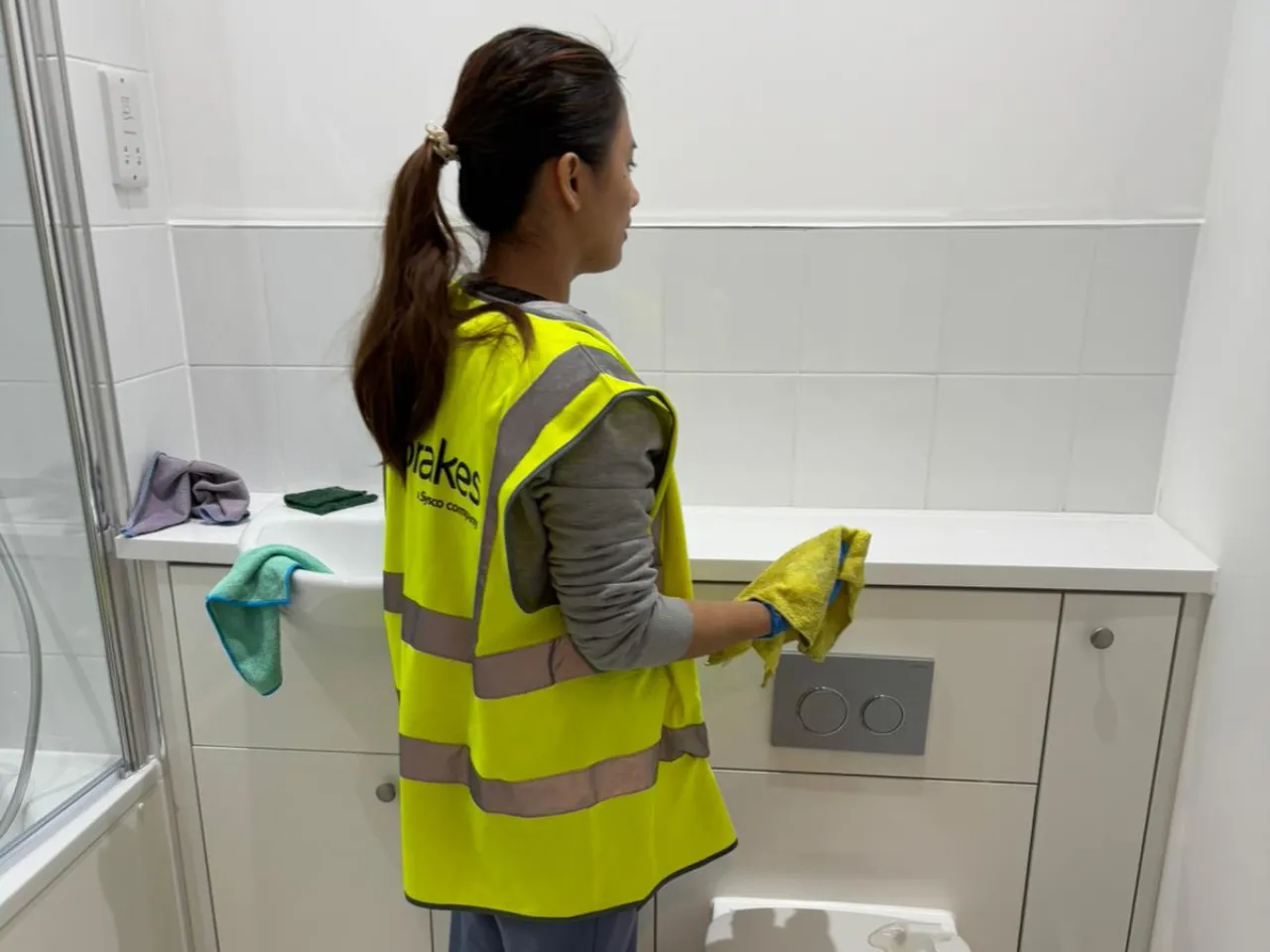 Professional after builders bathroom cleaning